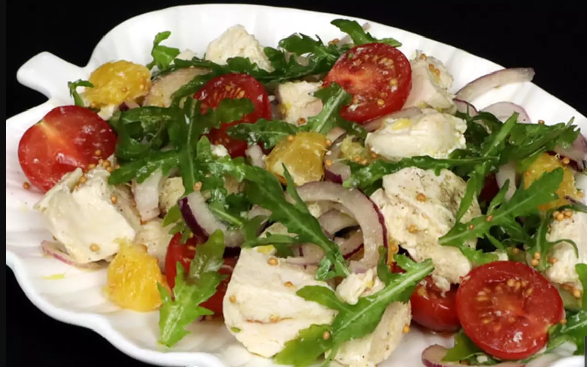 5 смачних салатів без майонезу на Новий рік, які швидко готувати: рецепти з фото